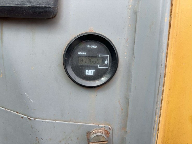 2004-caterpillar-d4g-xl-image-33