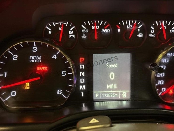 2015-chevrolet-silverado-3500hd-image-22