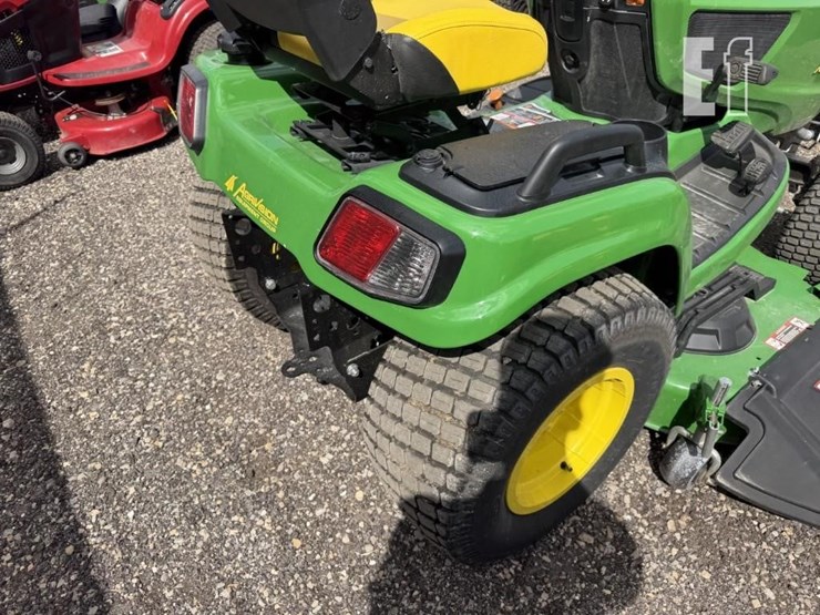2022-john-deere-x730-image-14