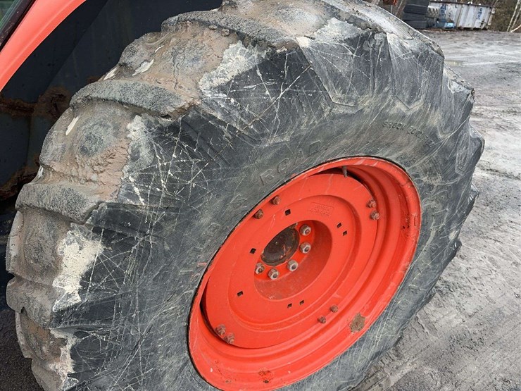 2001-kubota-m9000-image-11