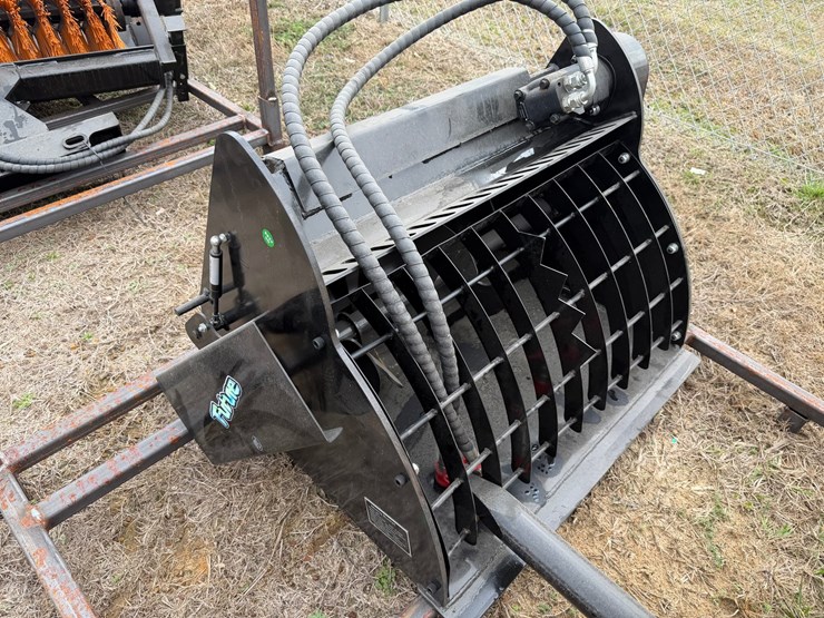 #565-•-#564-•-mini-skid-steer-mixing-bucket-image-1