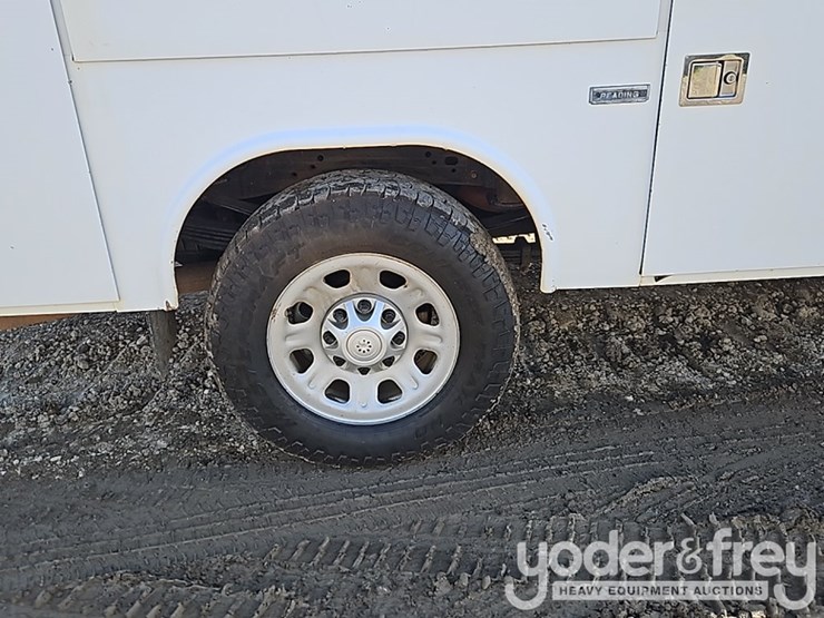 2016-chevrolet-silverado-3500hd-image-8
