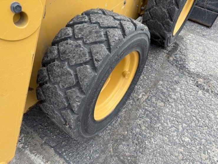 2017-caterpillar-226d-image-19