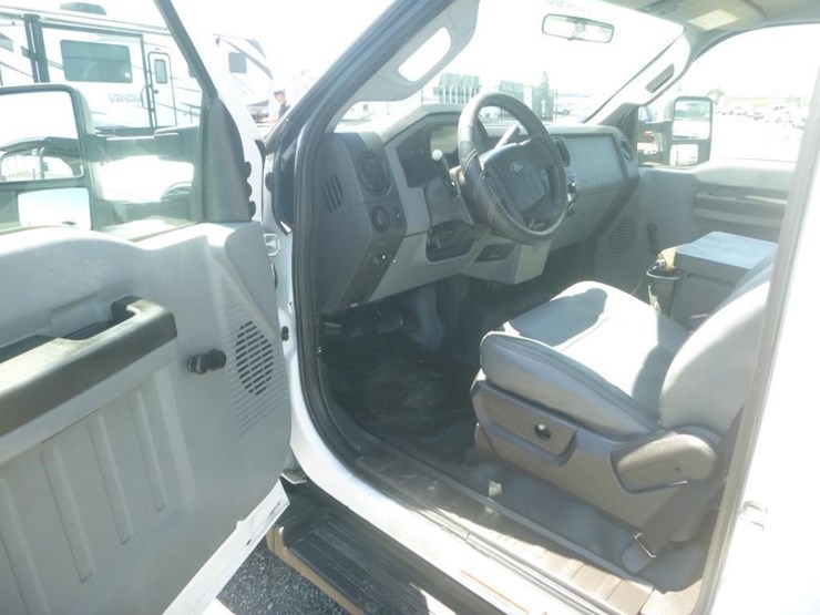 2011-ford-f550-image-14