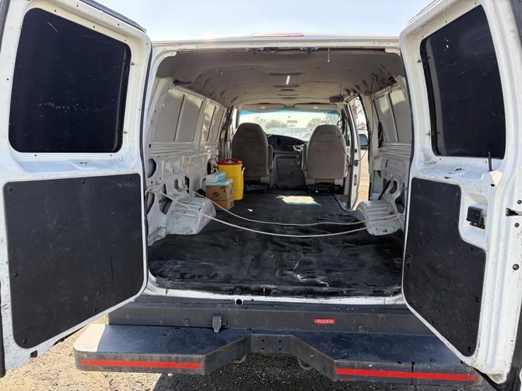 2002-ford-e350-image-12