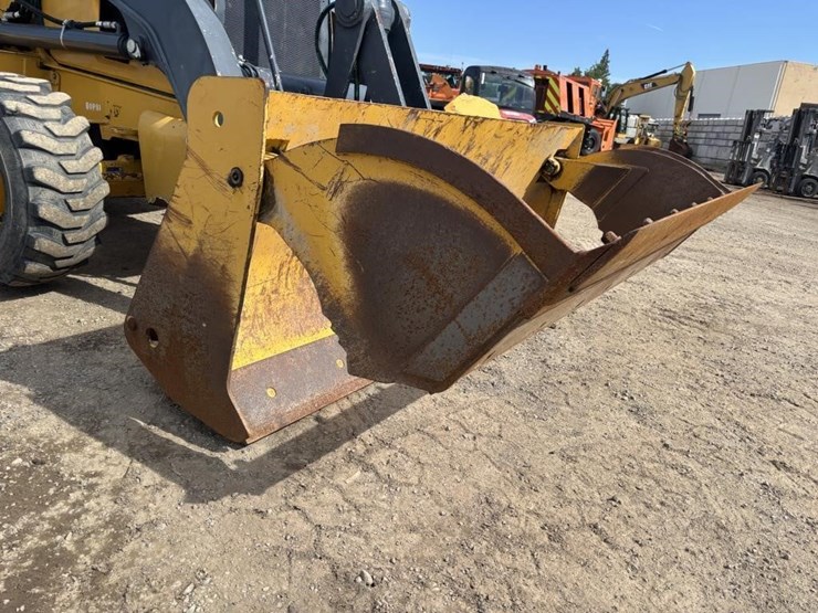 2019-deere-310l-ep-image-11