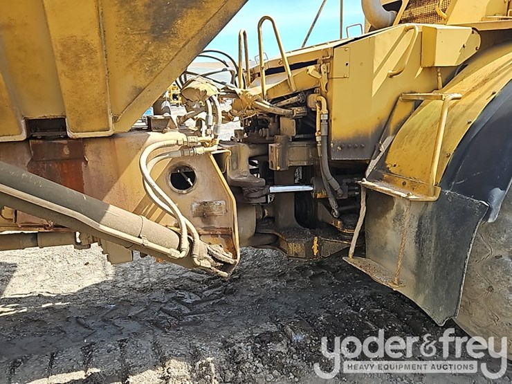 caterpillar-d350d-image-10