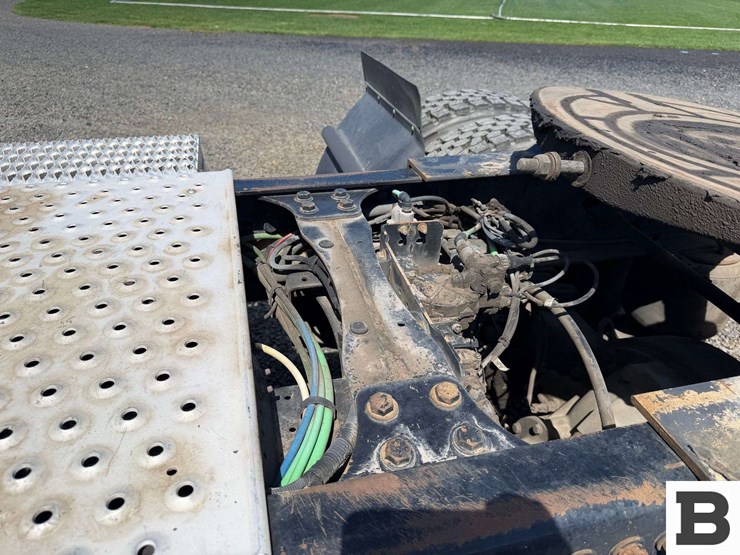 2016-freightliner-m2-bobtail-tractor-truck-image-20