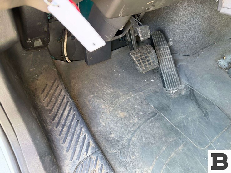 2009-freightliner-m2-box-van-truck-image-58