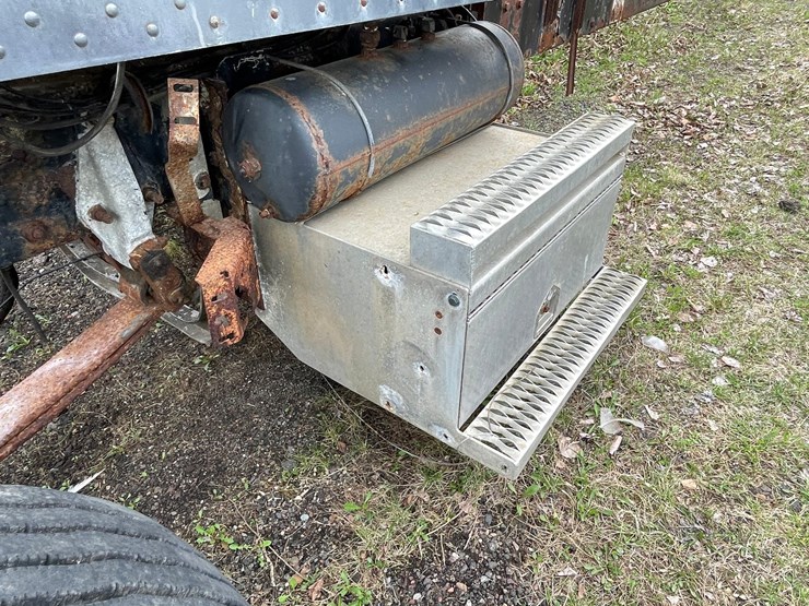 1992-peterbilt-377-image-15