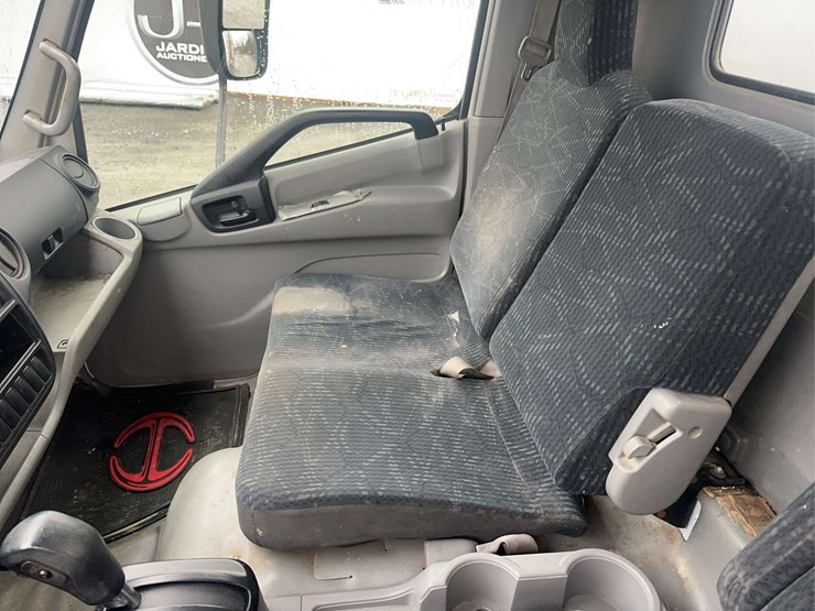 2020-hino-195-image-28