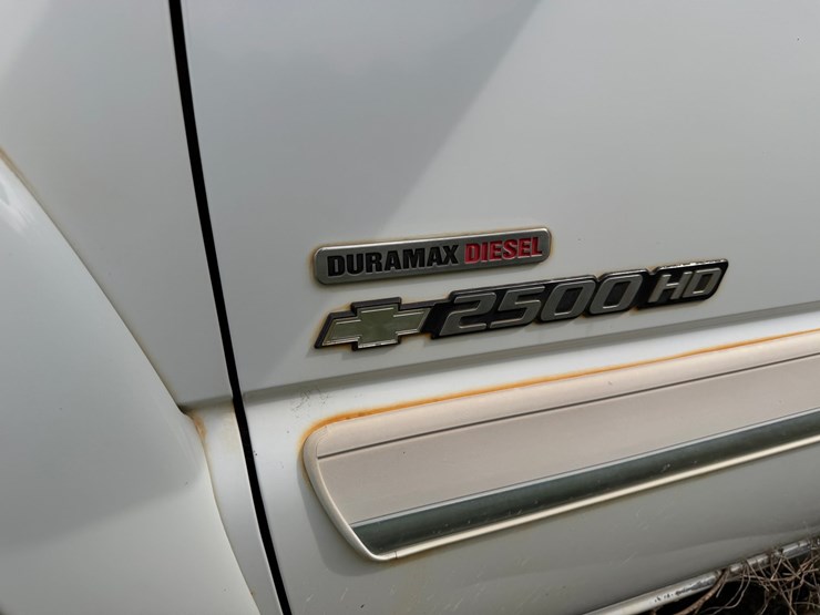 2004-chevrolet-silverado-2500-image-9