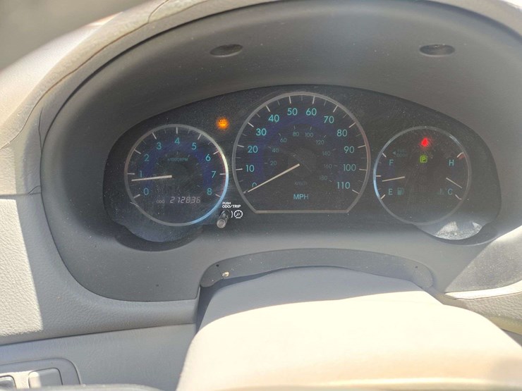 2006-toyota-sienna-le-wagon-4d-image-17