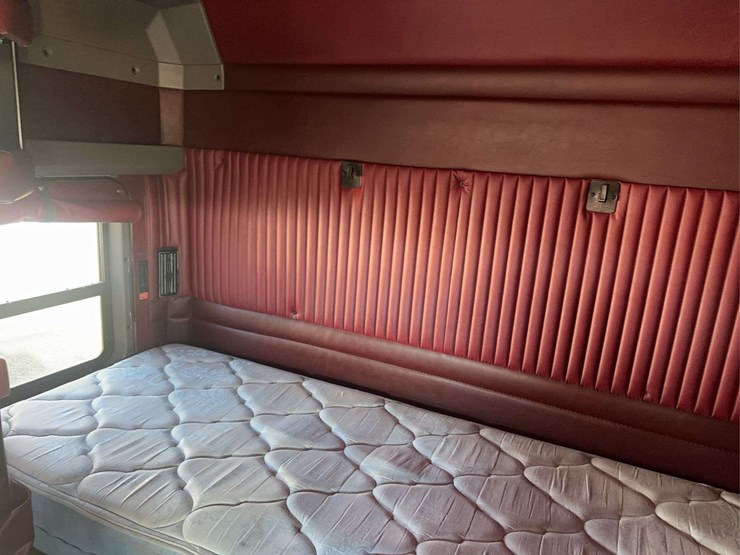 2022-kenworth-t800-image-27