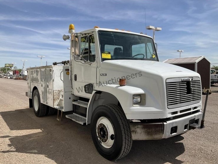 2002-freightliner-fl70-image-4
