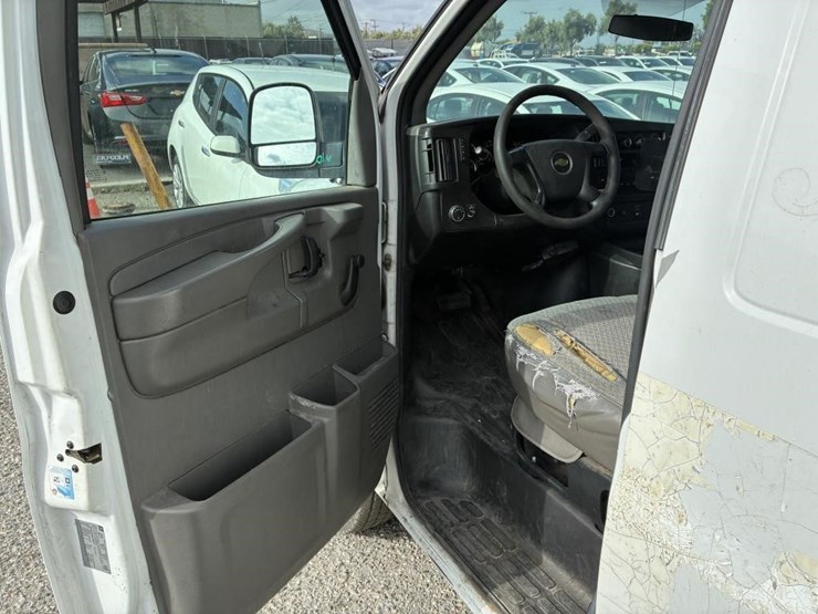 2012-chevrolet-express-2500-image-12