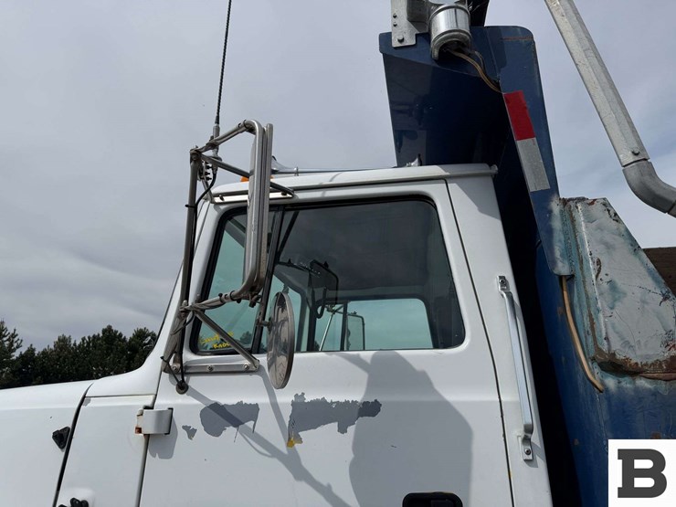 1996-ford-la9000-image-12