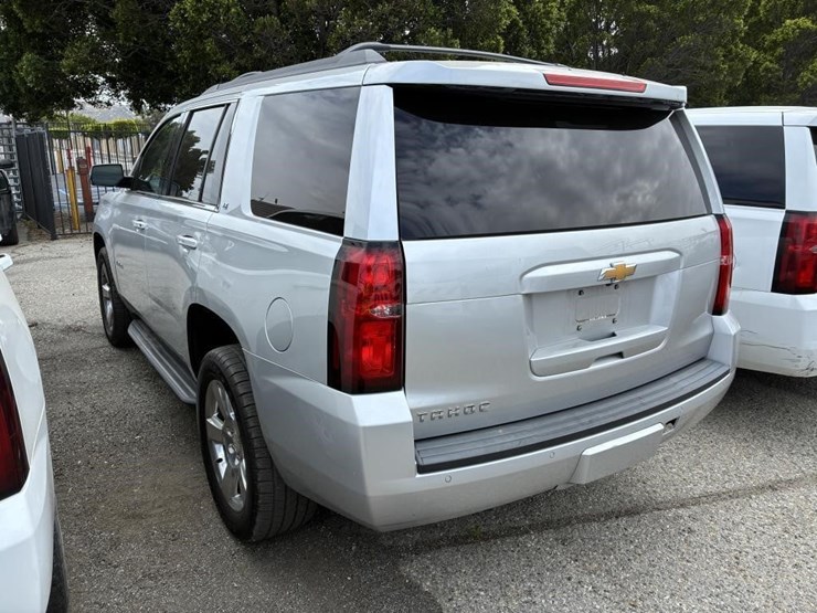 2017-chevrolet-tahoe-lt-image-4