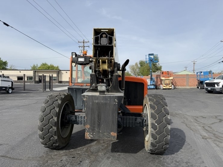 2015-jlg-g9-43a-image-5