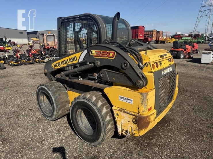 new-holland-l220-image-2