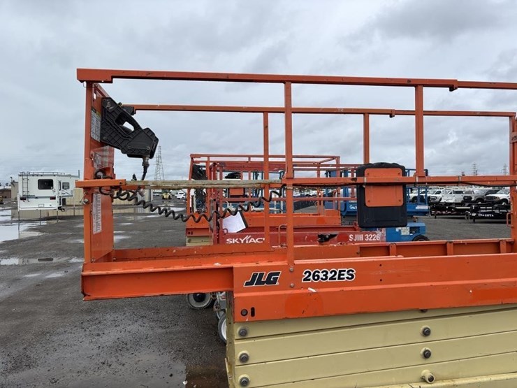 2010-jlg-2632es-image-7