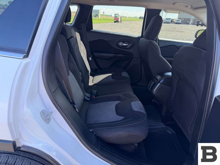 2014-jeep-cherokee-image-18