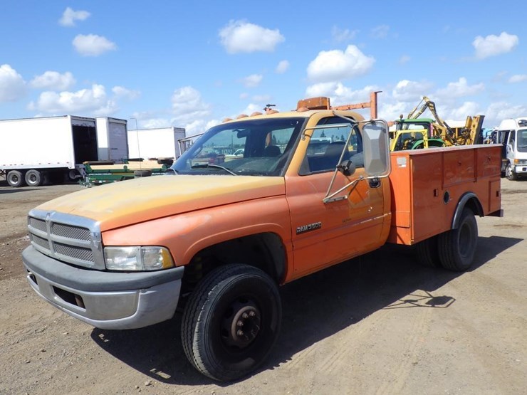 2001-dodge-3500-image-1