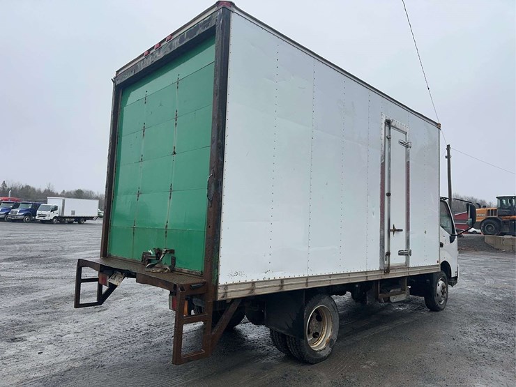 2020-hino-195-image-5