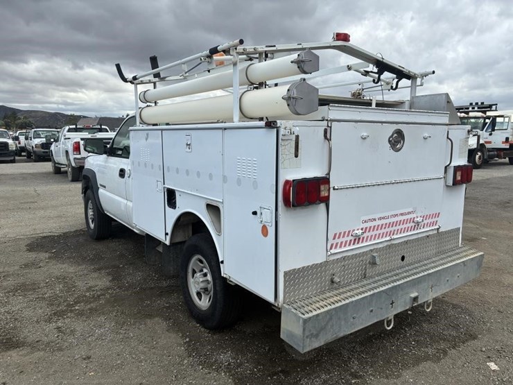 2004-chevrolet-silverado-2500hd-image-4