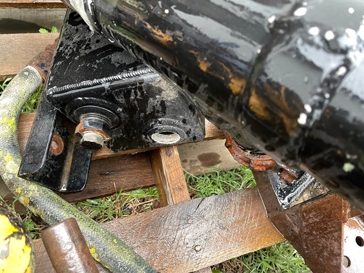 #10364-•-fuel-pump-off-of-semi-tractor-image-12
