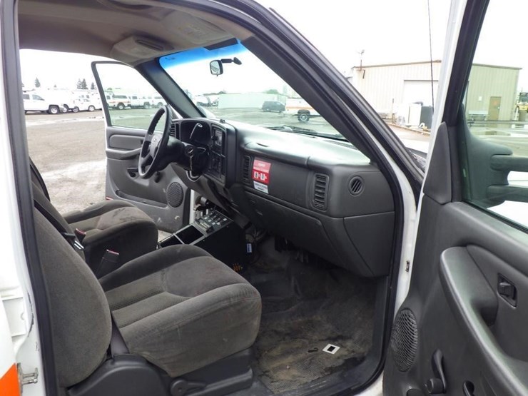 2005-chevrolet-3500-image-6