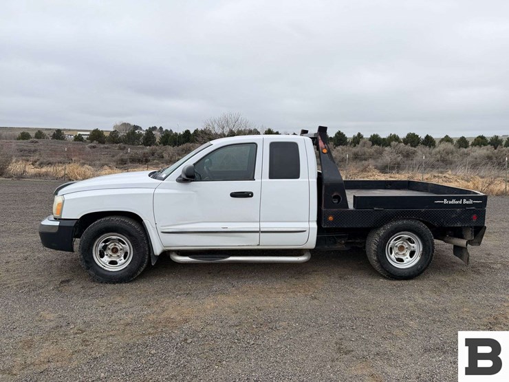 2005-dodge-dakota-image-2