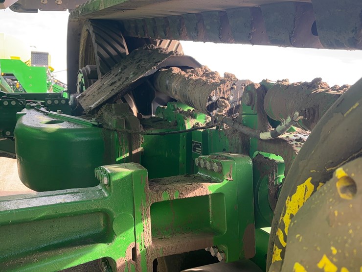 2023-john-deere-9rt-570-image-11