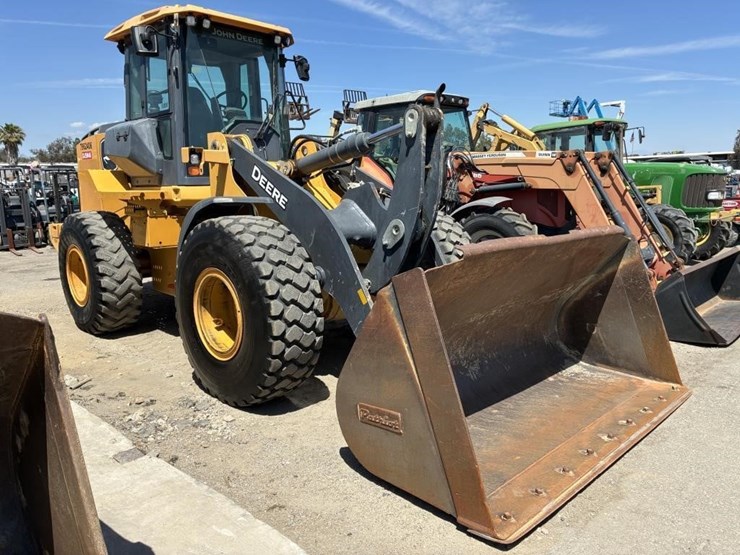 2021-deere-624l-image-2