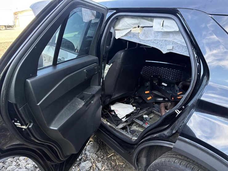 2022-ford-explorer-police-interceptor-image-19