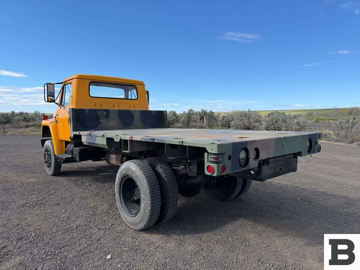1985-international-1854-flatbed-truck-image-3