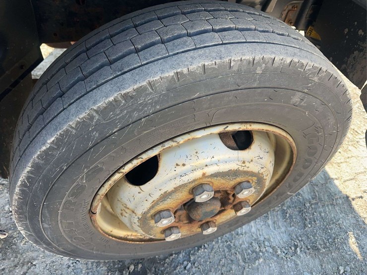 2020-hino-195-image-12