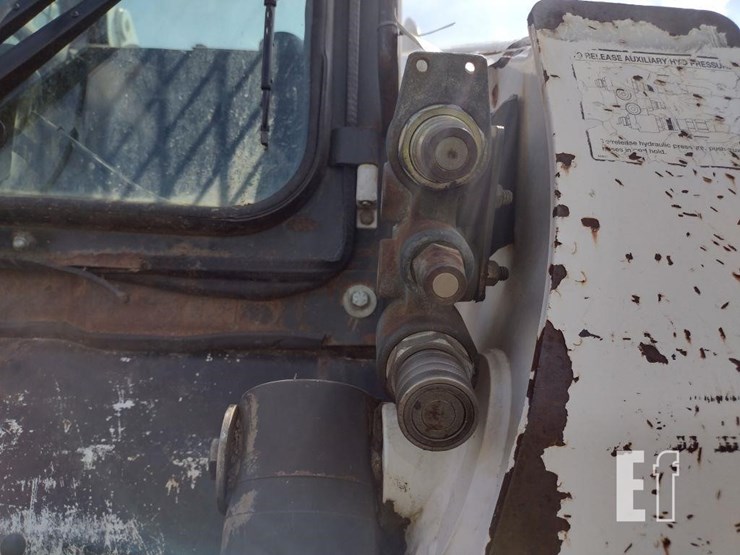 2004-bobcat-s300-image-21