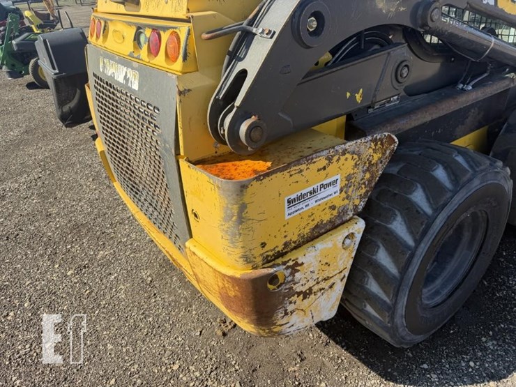 new-holland-l220-image-16