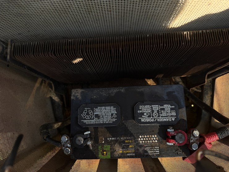 john-deere-3203-image-11