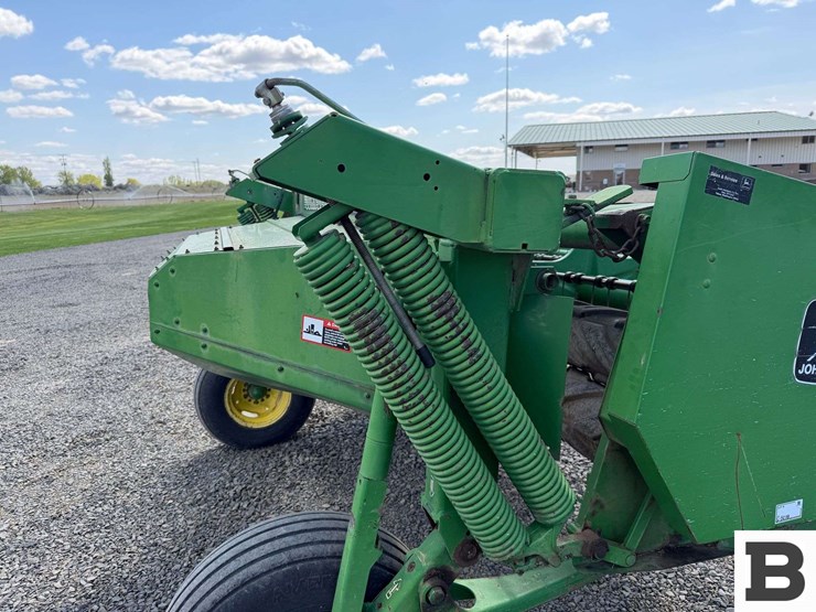 john-deere-820-image-31