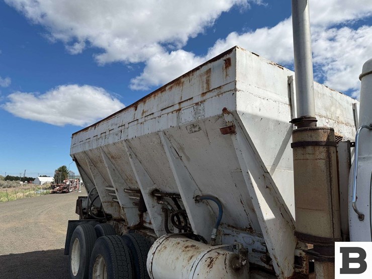 1977-international-fertilizer-truck-image-45