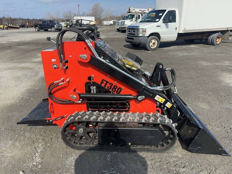 2026-future-ft380-mini-skid-steer-image-4