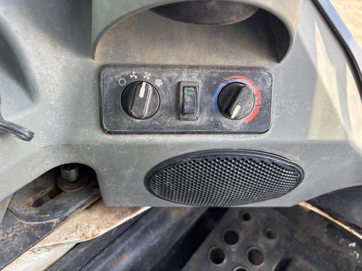 2016-bobcat-t650-image-28