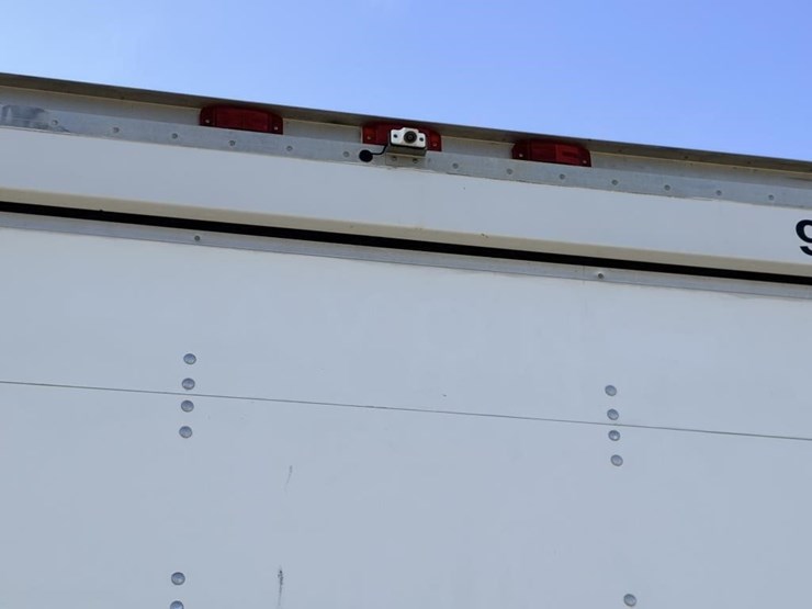 2015-isuzu-npr-image-5