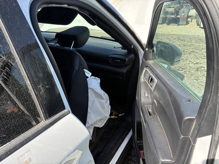 2021-ford-explorer-police-interceptor-image-14