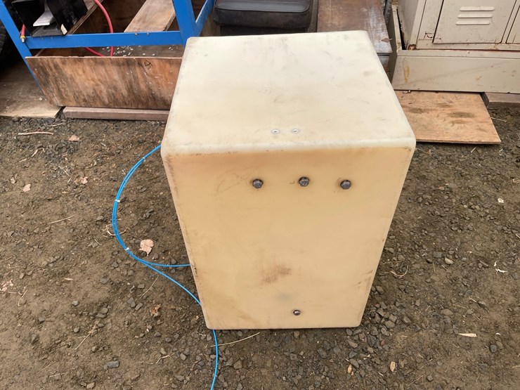 #10374-•-moeller-marine-poly-fuel-tank-image-6