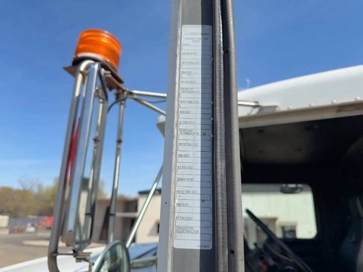 2002-kenworth-t800-image-36