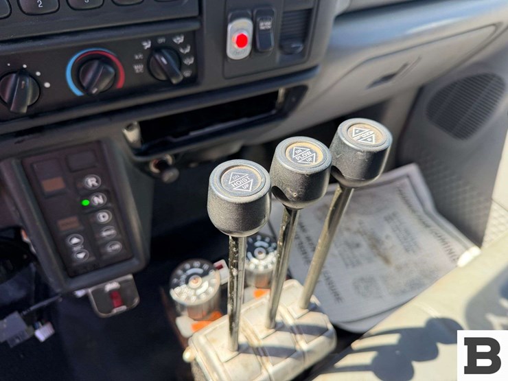 2010-ford-f750-image-52