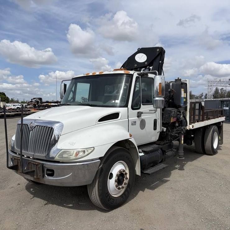 2004 INTERNATIONAL DURASTAR 4300